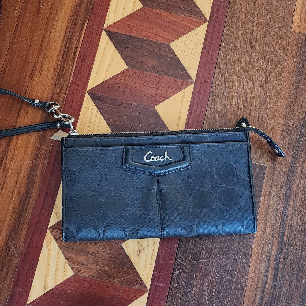 Coach F48091 Ashley Black Signature Zippy Wristlet Wallet - Picture 5 of 14